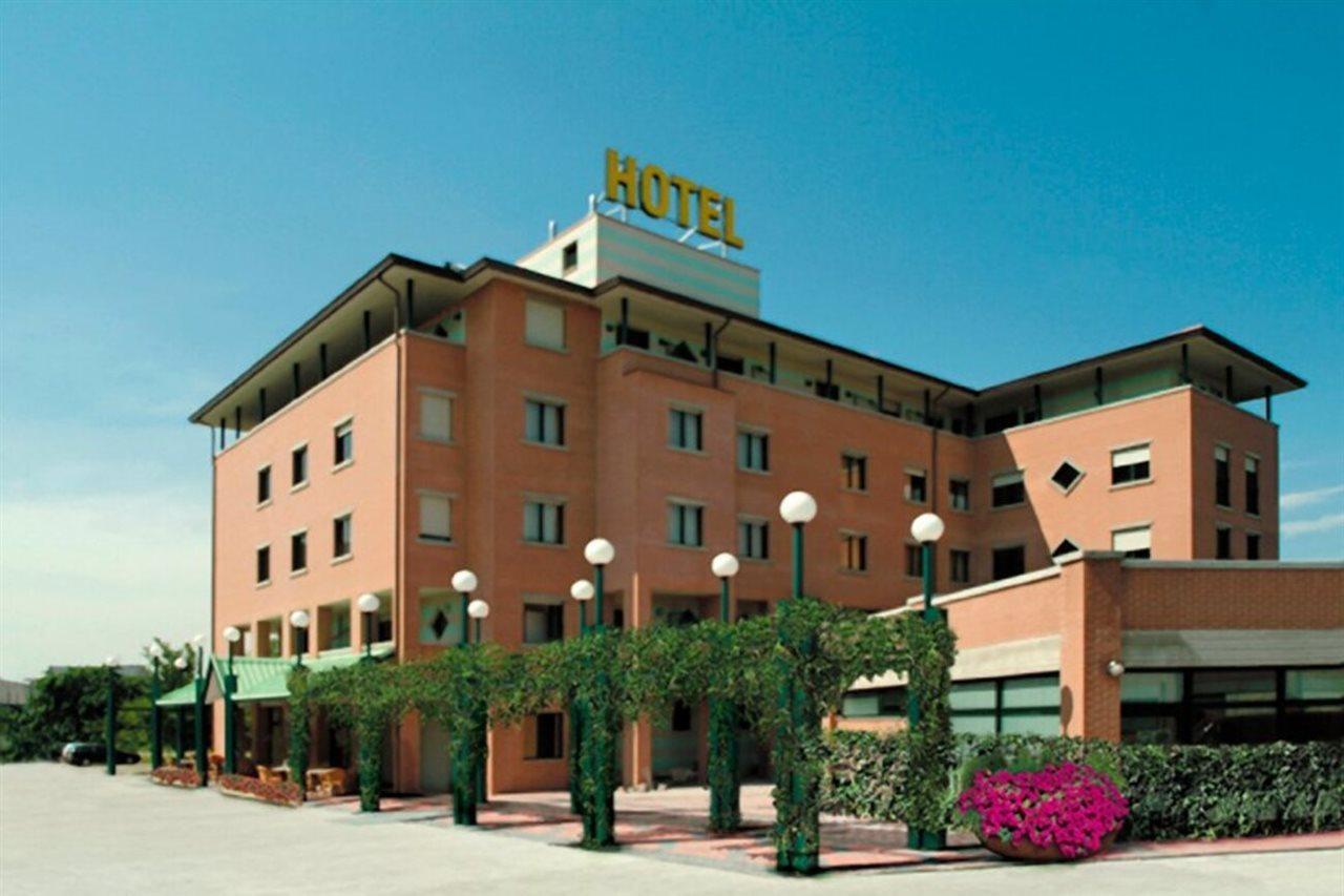Leonardo Hotel Parma Bagian luar foto