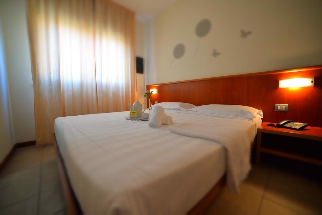 Leonardo Hotel Parma Bagian luar foto