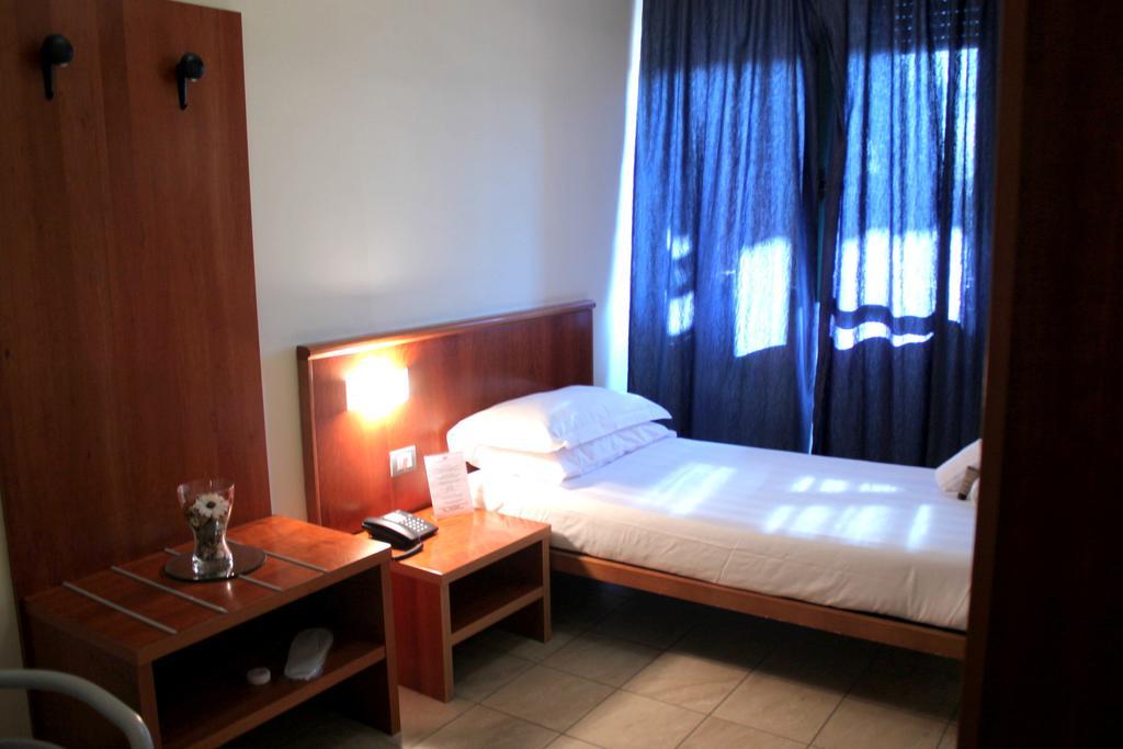 Leonardo Hotel Parma Bagian luar foto
