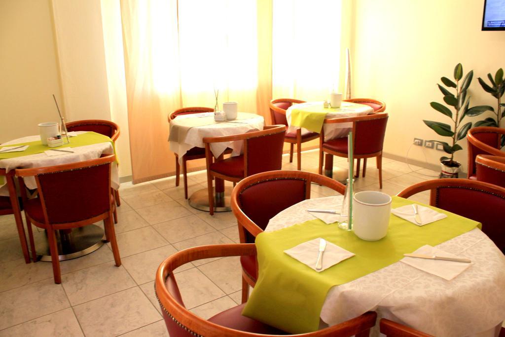 Leonardo Hotel Parma Bagian luar foto