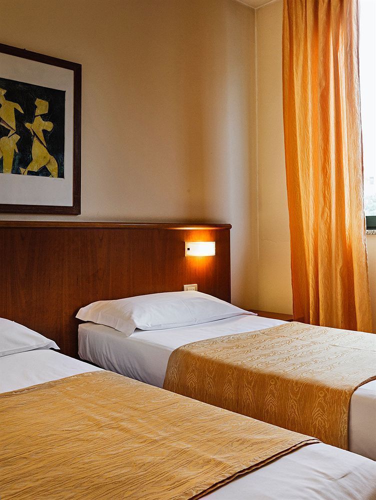 Leonardo Hotel Parma Bagian luar foto
