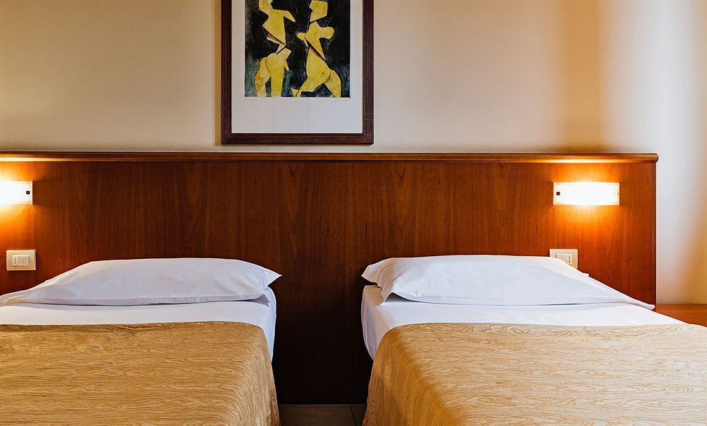 Leonardo Hotel Parma Bagian luar foto