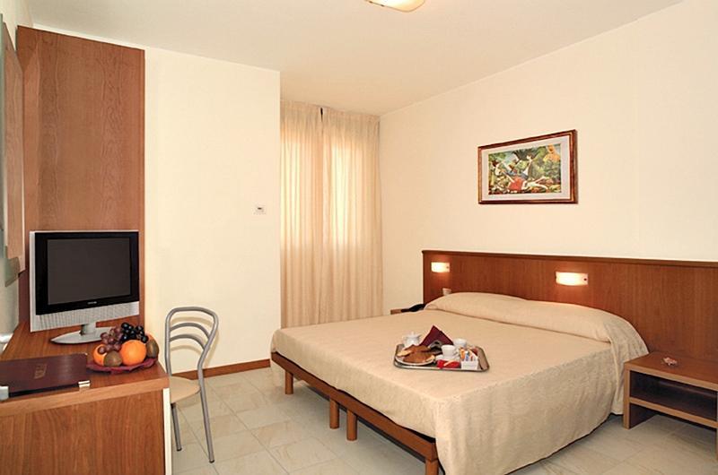 Leonardo Hotel Parma Bagian luar foto